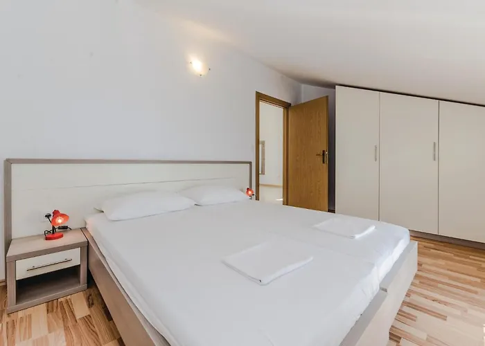 1 Bedroom Awesome In Apartament *