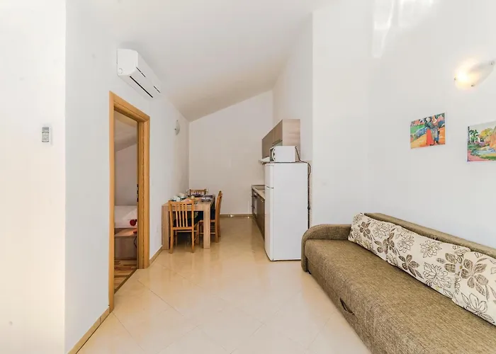 1 Bedroom Awesome In Apartamento *