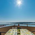 Appartement 1 Bedroom Awesome In Vlašići