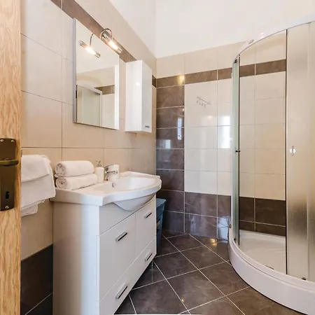 Apartman 1 Bedroom Awesome In Vlašići