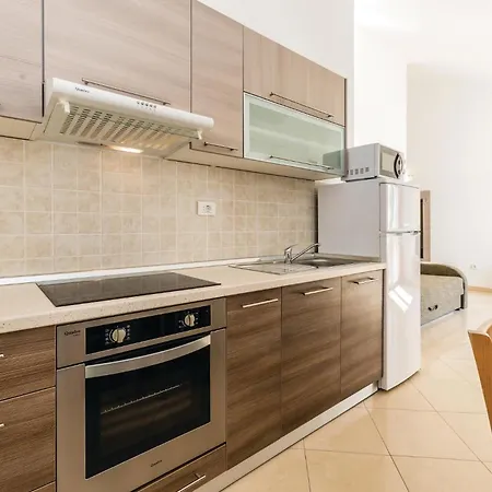 1 Bedroom Awesome In Apartman Vlašići